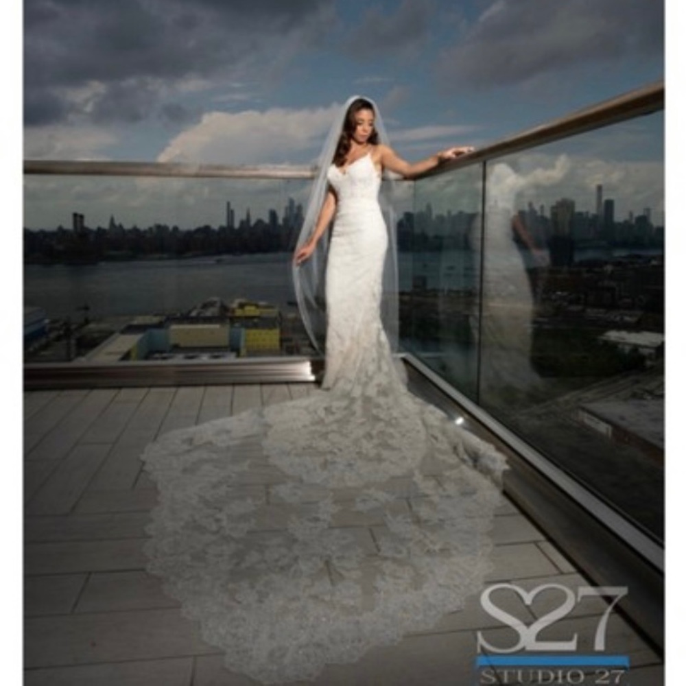 Enzoani “Mercedes” Ivory wedding dress